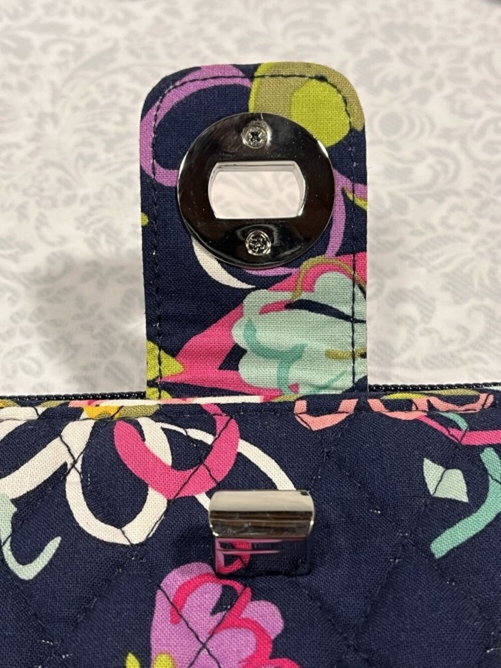 Vera Bradley "Ribbons" Turn Lock Wallet Quilted Navy Blue Zipper 8”x5” - Picture 3 of 13